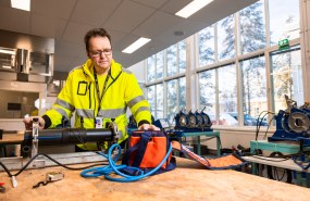 Hannu Perälä opetussalissa