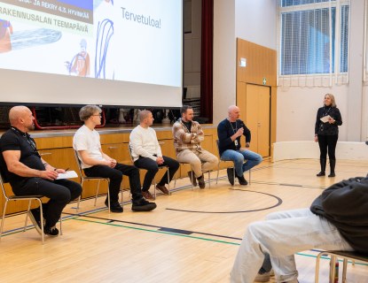 hyrian opiskelijat ja työelämän edustajat HURRE-päivän paneelissa